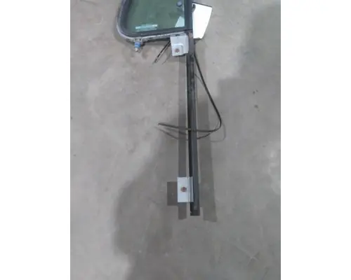 INTERNATIONAL 4900 GLASS, DOOR VENT, FRONT