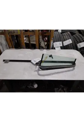 INTERNATIONAL 4900 GLASS, DOOR VENT, FRONT