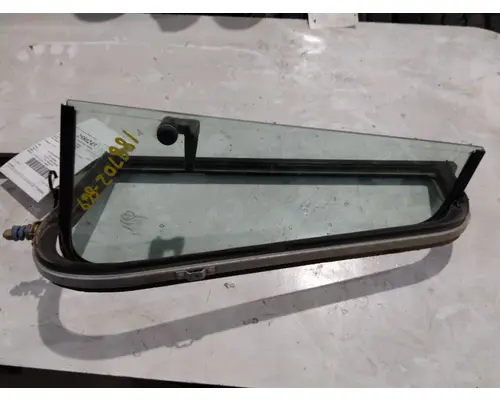 INTERNATIONAL 4900 GLASS, DOOR VENT, FRONT