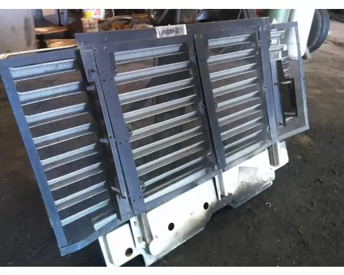 INTERNATIONAL 4900 GRILLE