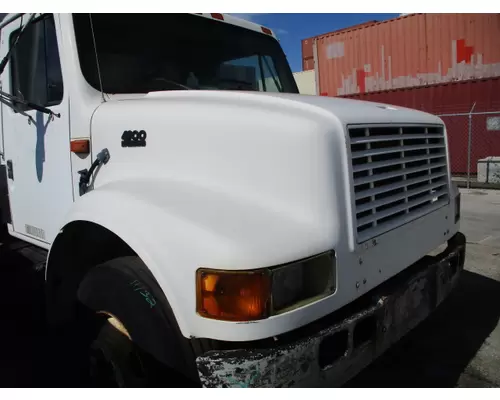 INTERNATIONAL 4900 HOOD