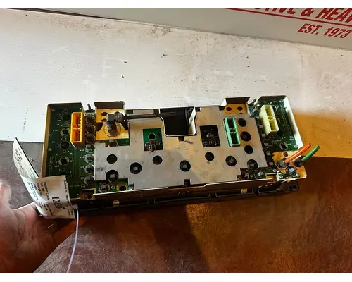 INTERNATIONAL 4900 Instrument Cluster