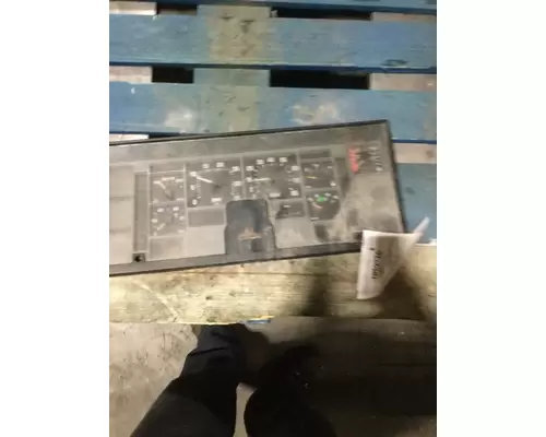 INTERNATIONAL 4900 Instrument Cluster