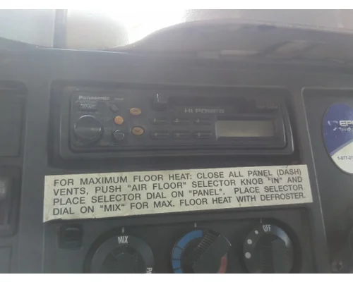INTERNATIONAL 4900 RADIO AMFMCD