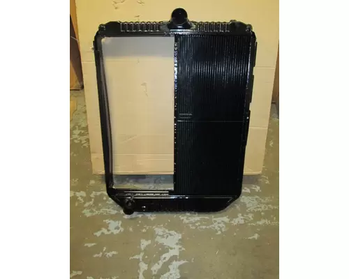 INTERNATIONAL 4900 Radiator