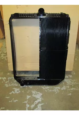 INTERNATIONAL 4900 Radiator