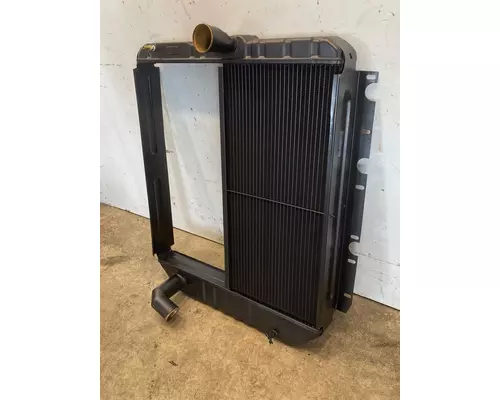 INTERNATIONAL 4900 Radiator