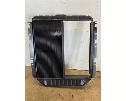 INTERNATIONAL 4900 Radiator