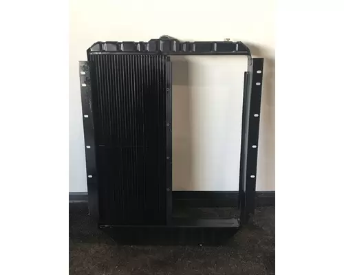 INTERNATIONAL 4900 Radiator