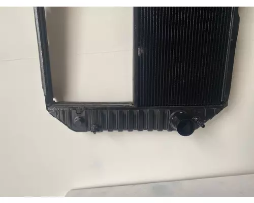 INTERNATIONAL 4900 Radiator