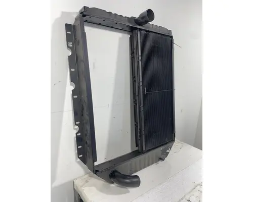 INTERNATIONAL 4900 Radiator