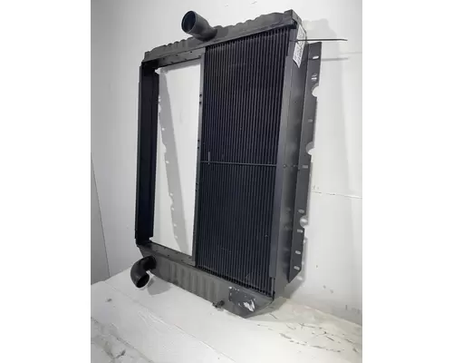 INTERNATIONAL 4900 Radiator