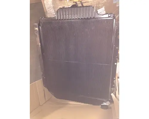INTERNATIONAL 4900 Radiator