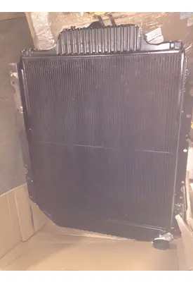 INTERNATIONAL 4900 Radiator