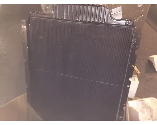 INTERNATIONAL 4900 Radiator