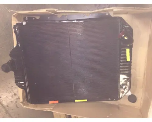 INTERNATIONAL 4900 Radiator