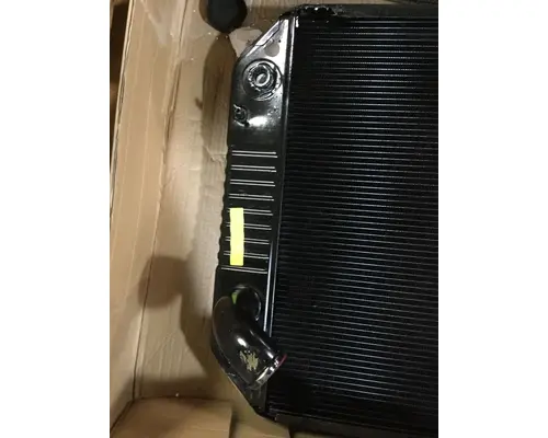 INTERNATIONAL 4900 Radiator