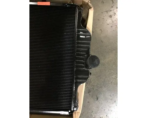 INTERNATIONAL 4900 Radiator