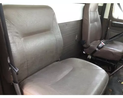 INTERNATIONAL 4900 SEAT, FRONT