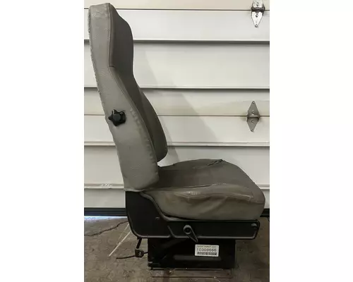 INTERNATIONAL 4900 Seat, Front