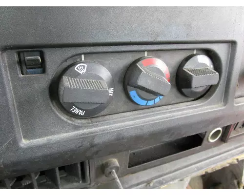 INTERNATIONAL 4900 Temperature Control