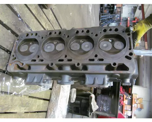 INTERNATIONAL 549 Cylinder Head