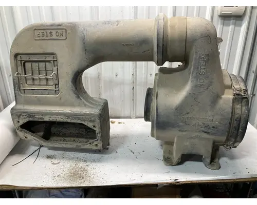 INTERNATIONAL 5600I Air Cleaner