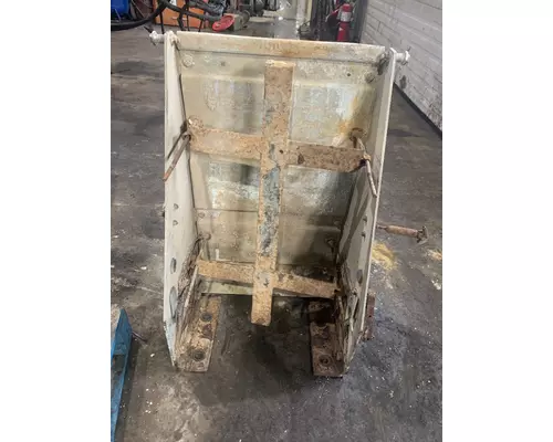 INTERNATIONAL 5600I Battery Box