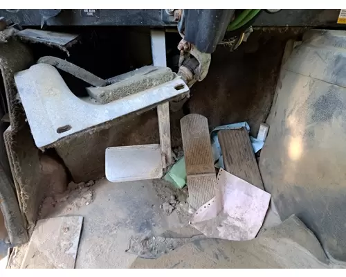 INTERNATIONAL 5600I Cab Mount