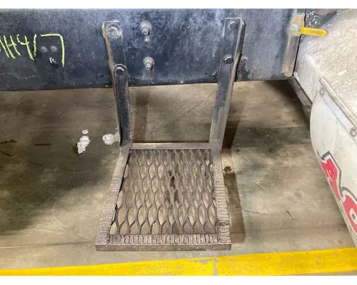 INTERNATIONAL 5600I Engine Brackets, Misc.