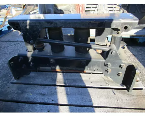 INTERNATIONAL 5900I CAB MOUNT,BRACKET