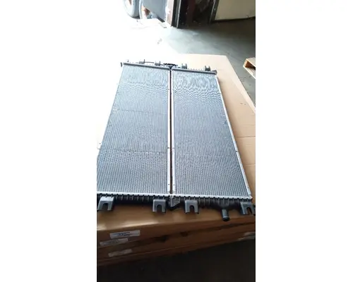 INTERNATIONAL 5900I Radiator
