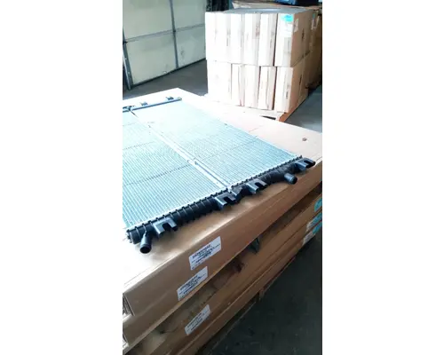 INTERNATIONAL 5900I Radiator