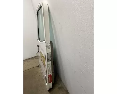 INTERNATIONAL 5900 Door Assembly, Front