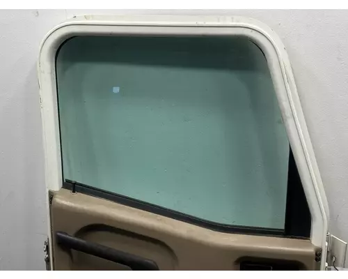 INTERNATIONAL 5900 Door Assembly, Front