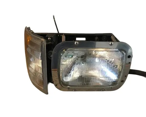 INTERNATIONAL 5900 Headlamp Assembly