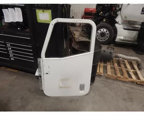 INTERNATIONAL 5900i Door Assembly