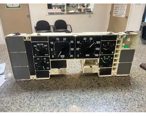 INTERNATIONAL 7100 Instrument Cluster