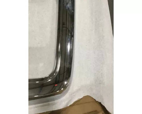 INTERNATIONAL 7300 Grille Surround