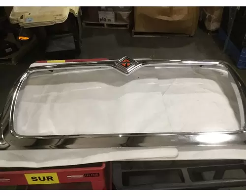INTERNATIONAL 7300 Grille Surround