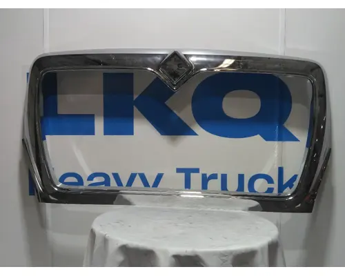 INTERNATIONAL 7300 Grille