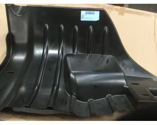 INTERNATIONAL 7300 Inner Fender