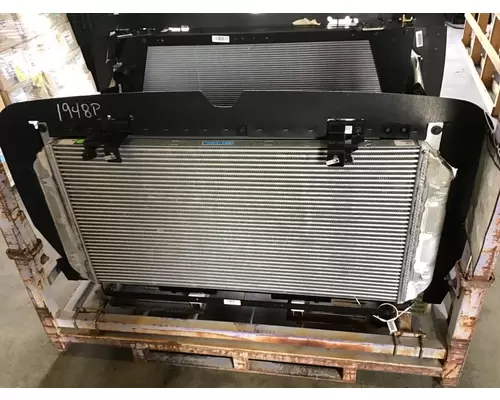 INTERNATIONAL 7300 Radiator