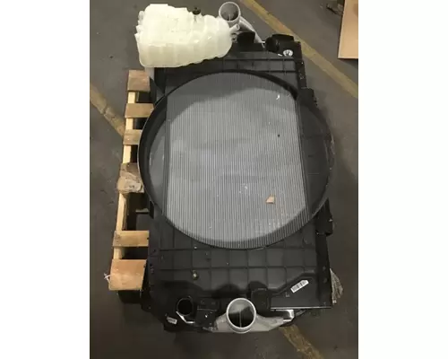 INTERNATIONAL 7300 Radiator