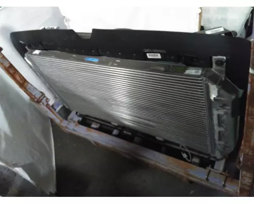 INTERNATIONAL 7300 Radiator