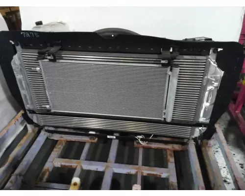 INTERNATIONAL 7300 Radiator