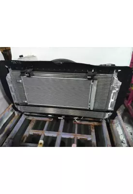 INTERNATIONAL 7300 Radiator