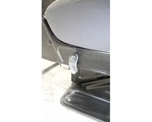 INTERNATIONAL 7300 Seat, Front