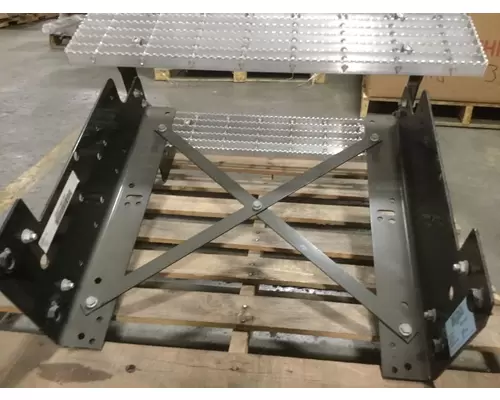 INTERNATIONAL 7300 Step