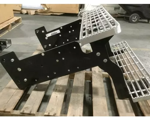 INTERNATIONAL 7300 Step
